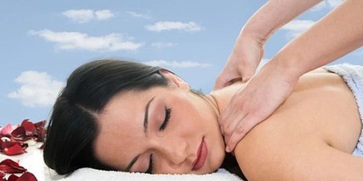 50 minut uvolňující masáže zad a šíje speciální olejovou kompozicí Relax