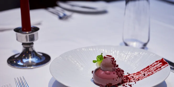 Tříchodové menu pro 2: pstruh, líčka i lahodný dort v restauraci Le Grill