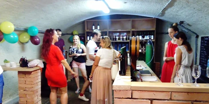Vychutnávejte plnými doušky: degustace vína i hodina "all you can drink"