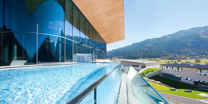 Zábava a relaxace v obřím alpském komplexu Tauern SPA s 11 bazény