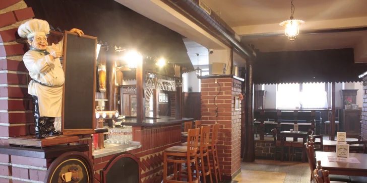 Krůtí nebo hovězí burger, omáčka, hranolky a pivo pro 1 i 2 osoby