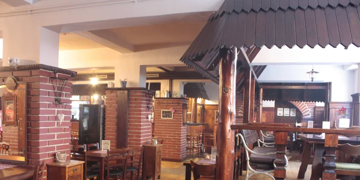 Krůtí nebo hovězí burger, omáčka, hranolky a pivo pro 1 i 2 osoby