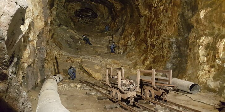 Prozkoumejte s průvodcem Hitlerovo tajemné podzemí v Sovích horách v Polsku