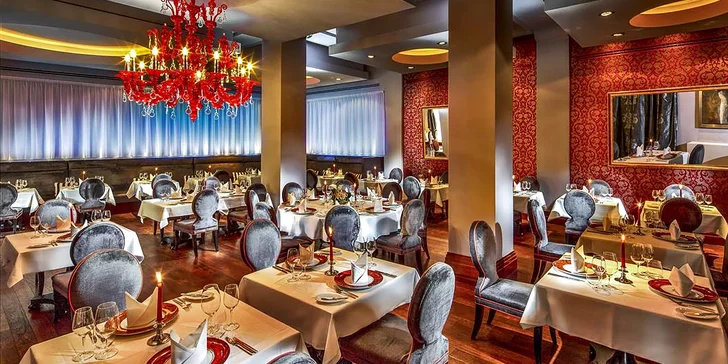 5chodové menu z á la carte s lahví vína pro 2 osoby v oceňované restauraci Le Grill