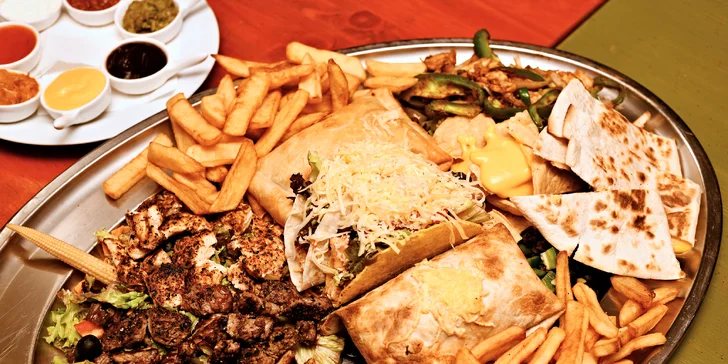 Degustační mexické menu pro 2 nebo 3–4 osoby: tacos, quesadilla i steaky
