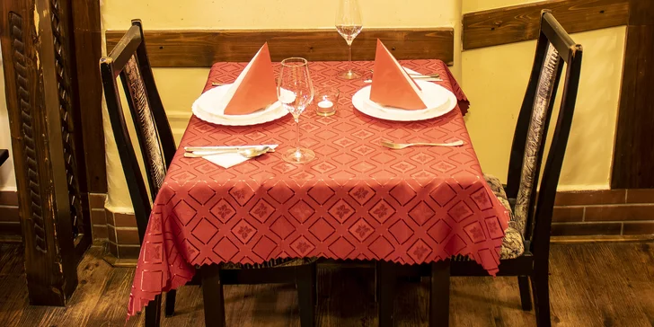 200 nebo 400 g roastbeefu, opékané brambory a bylinkový dresink