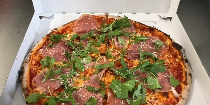 Rozvoz po Pardubicích i krabice na pizzu jsou zahrnuty v ceně. 