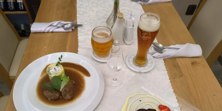 Vepřová líčka na víně s bramborovým pyré i ochutnávka piv pro dva