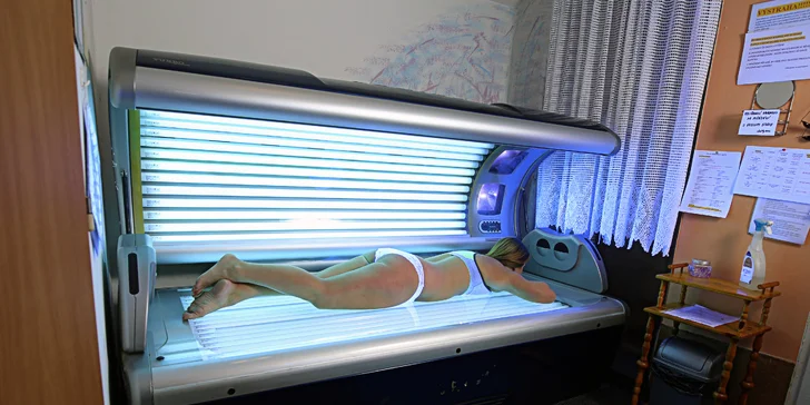 Nachytejte bronz s permanentkou do solária na 30, 50 nebo 100 minut