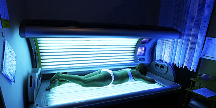 Nachytejte bronz s permanentkou do solária na 30, 50 nebo 100 minut