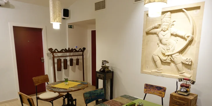 Švýcarské pokušení: sýrové fondue nebo raclette v Bali cafe pro 2 osoby