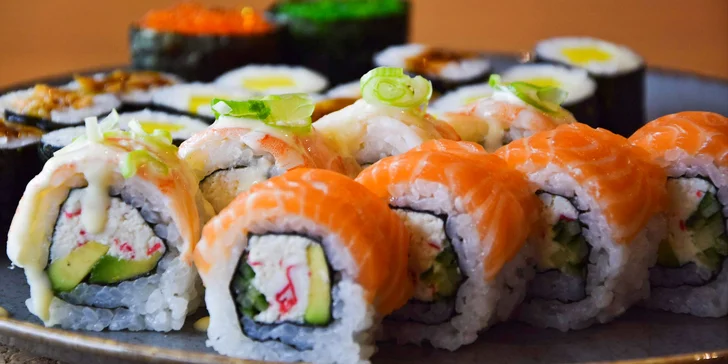 Na sushi do pasáže Alfa: 26 kousků s lososem, ředkví i avokádem