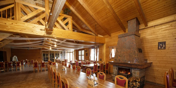 Pokud zvolíte variantu se stravou, v restauraci si každé ráno dáte snídani a případně večer večeři. Menu je předem dané. 