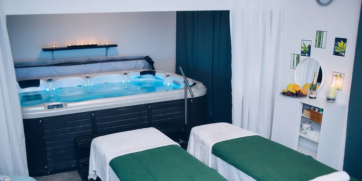 Balíčky wellness relaxace pro 2: bublinky ve vířivce i lahvi a možnost masáže