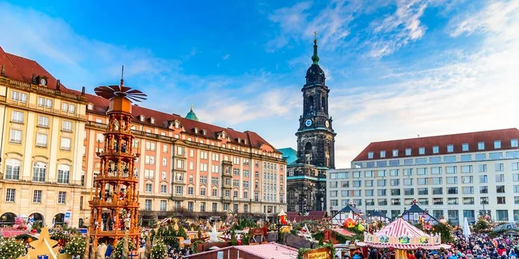 Najdete tu obchodníky s tradičním uměním Krušných hor a řadu drobných vánočních dárků nebo také klasické německé klobásy bratwurst, langoše, svařené víno či svařené pivo. 