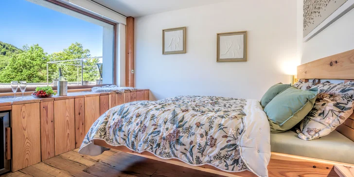 V nabídce najdete jednoduché pokoje i nádherné apartmány pro 2 či 4 osoby. 
