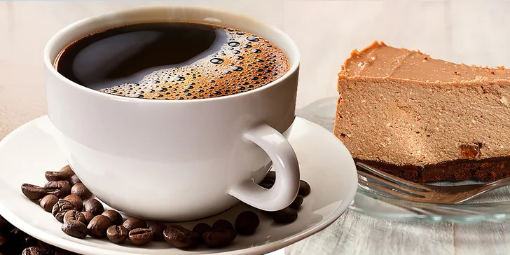 Sladké potešenie: káva a muffin, smoothie alebo šampanské a cheesecake