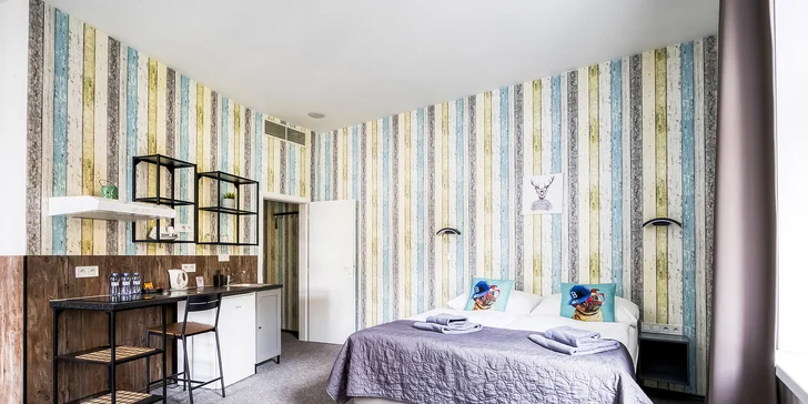 Presvetlené štúdiá (22–25 m²) sú vybavené vlastnou kuchynkou s mikrovlnkou, rúrou, kanvicou aj riadom.