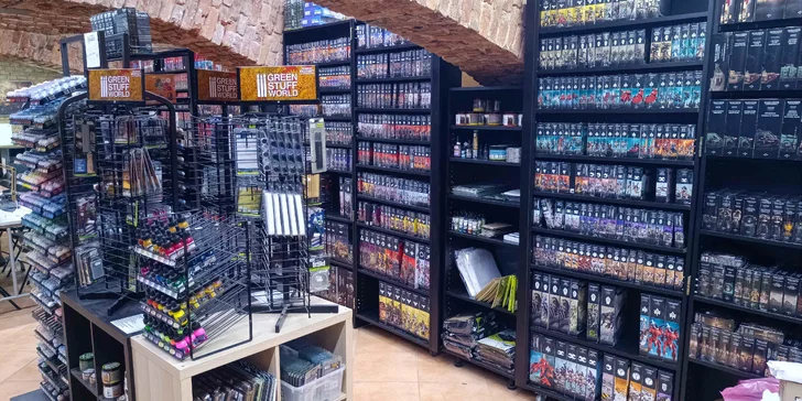  Zkušený hráč vás během lekce provede základy hry a představí jednotlivé armády.