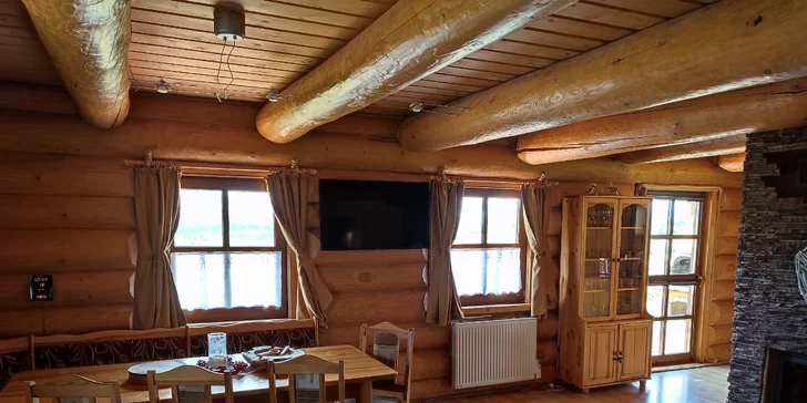 Celková rozloha zrubu je 170 m², má dve poschodia.