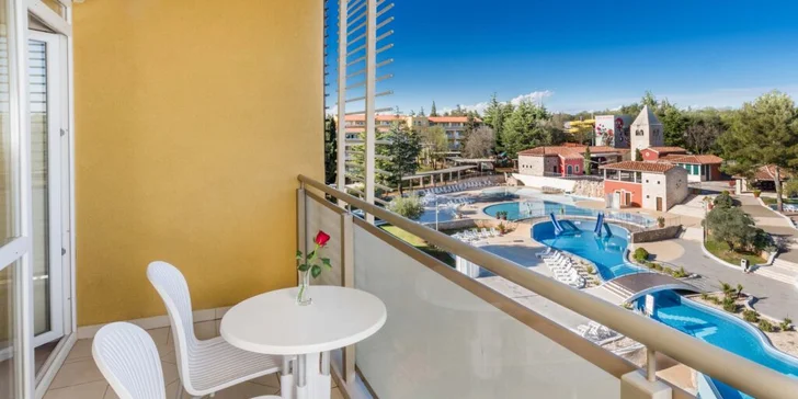 Každý pokoj má i balkon.
