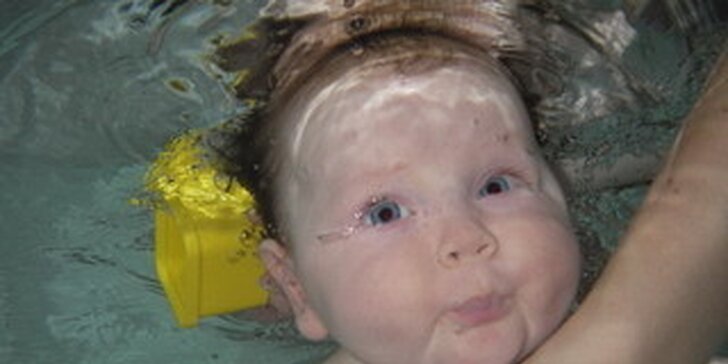 10 lekcí plavání a potápění pro miminka
