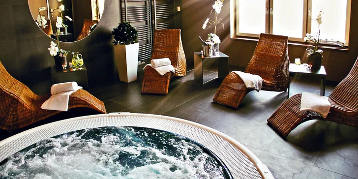 1–2 noci ve 4* zámeckém hotelu Větruše se snídaní a hodinou ve vířivce