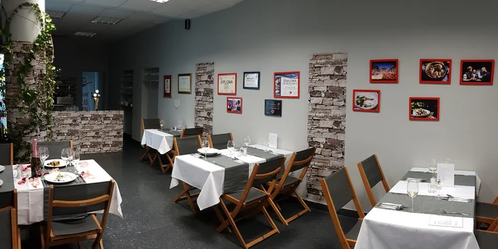 Slavnostní 8chodové degustační menu pro 2: losos gravlax, kančí svíčková Wellington a další pochoutky