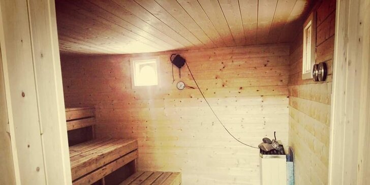 Parádní relax: Privátní sauna pro 8 osob s možností občerstvení a lahví sektu