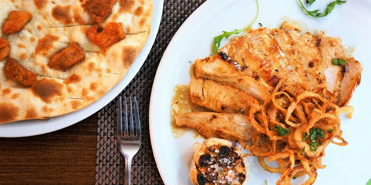 Marinovaná filovaná kotleta a škvarková pizza panne pro 2 osoby