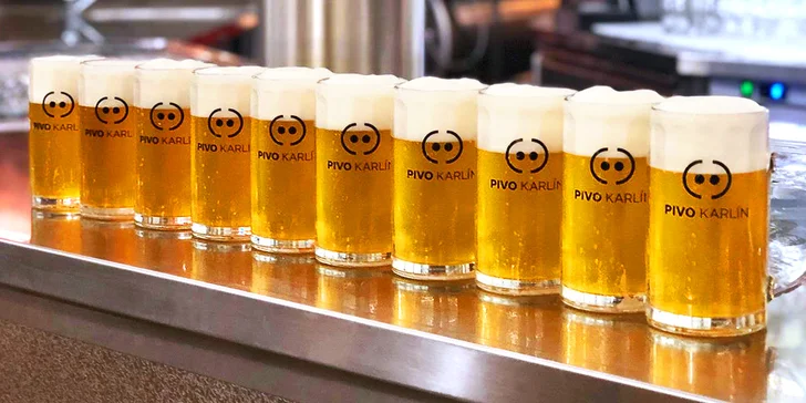 Metr piv v karlínské restauraci s minipivovarem: 10 kousků podle výběru