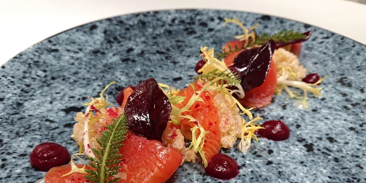 Tříchodové menu pro 2: pstruh, líčka i lahodný dort v restauraci Le Grill