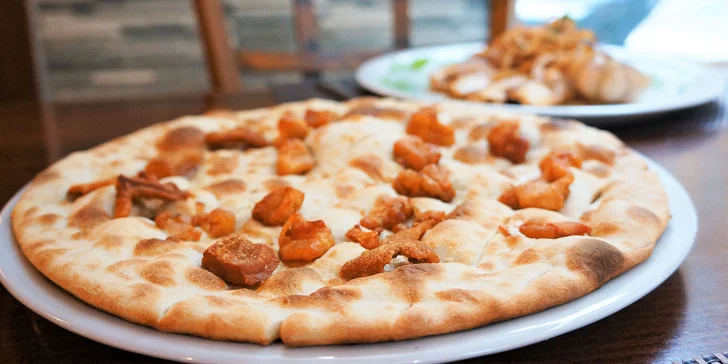 Marinovaná filovaná kotleta a škvarková pizza panne pro 2 osoby