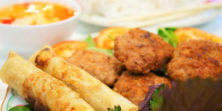 Vyrazte na vietnamskou klasiku: Pho, Bún bò Nam Bộ nebo Bún chả pro 1 os.