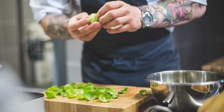 Kurzy vaření ve Food Atelieru: ryby a dary moře, moderní bezmasá kuchyně i dezert