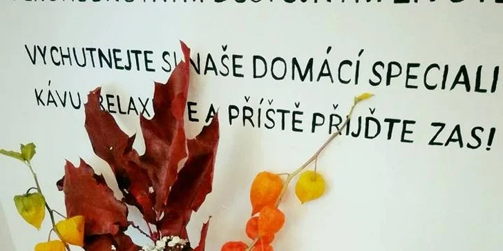 Káva nebo čaj s dezertem podle výběru: mrkvový, čokoládový i borůvkový