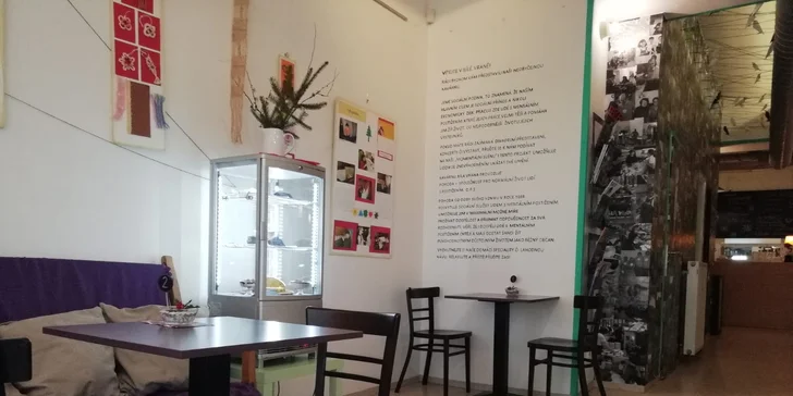 Káva nebo čaj s dezertem podle výběru: mrkvový, čokoládový i borůvkový