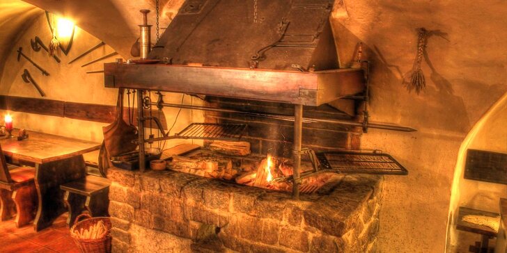 Středověká hostina: 2 nebo 4 kg marinovaných žeber s rozpečeným chlebem