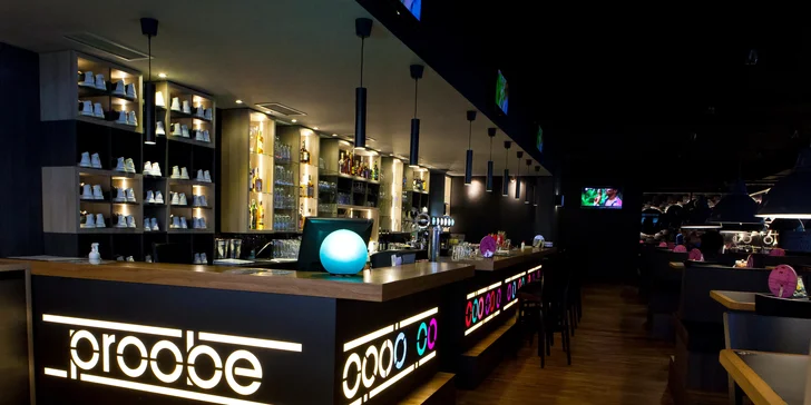 Parádní večer: hodina bowlingu i s tatarákem z pravé svíčkové až pro 8 osob