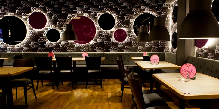 Vykutálená zábava až pro 8 osob: 1 nebo 2 hodiny bowlingu i s pivem či Cuba Libre