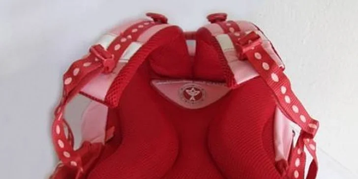 749 Kč za školní batoh a penál Hello Kitty v původní hodnotě 1099 Kč