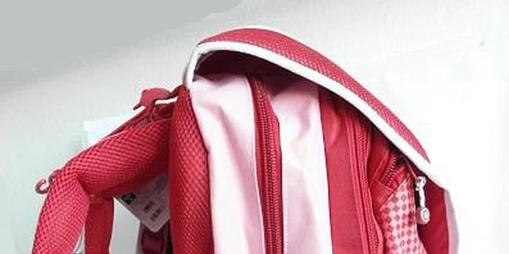 749 Kč za školní batoh a penál Hello Kitty v původní hodnotě 1099 Kč