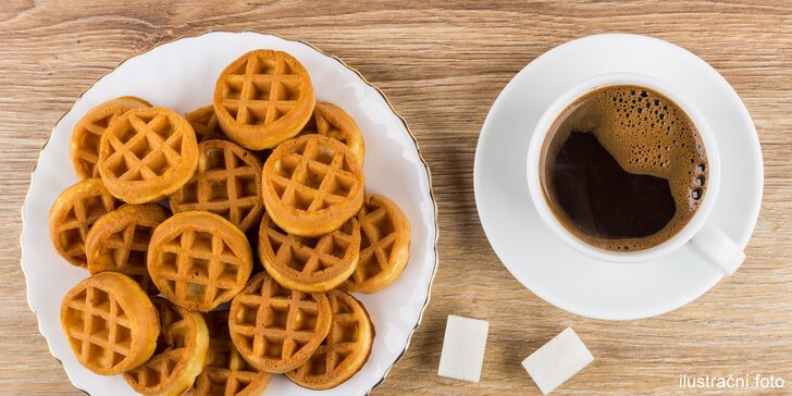 Sladké hřešení: káva a mini vafle nebo zdravější raw makronka