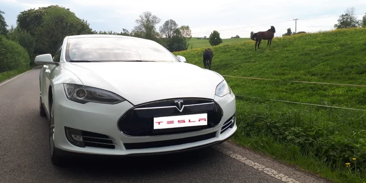 Zrychlení z 0 na 100 km/h za 4 s: spolujízda nebo řízení žihadla Tesla S