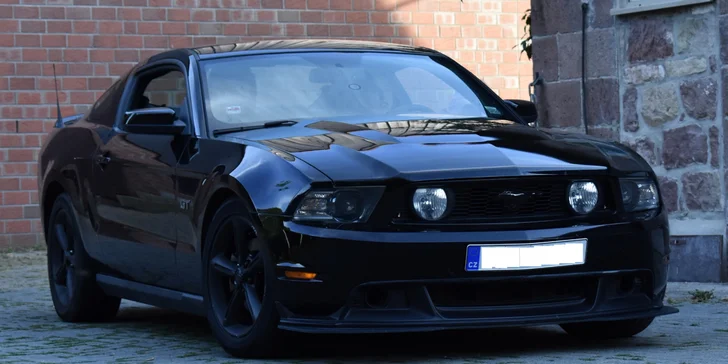Sešlápněte plyn Fordu Mustang GT: zapůjčení na 30–60 min, 24 hodin i víkend