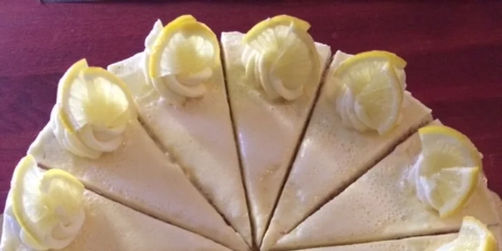 Domácí dort z kavárny Taroucafé: pařížský, punčový, jahodový i tiramisu