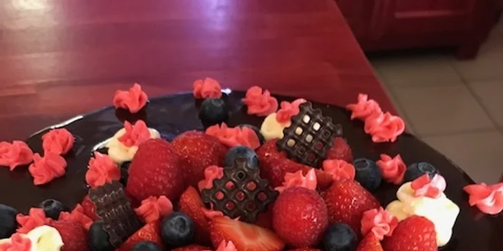 Domácí dort z kavárny Taroucafé: pařížský, punčový, jahodový i tiramisu