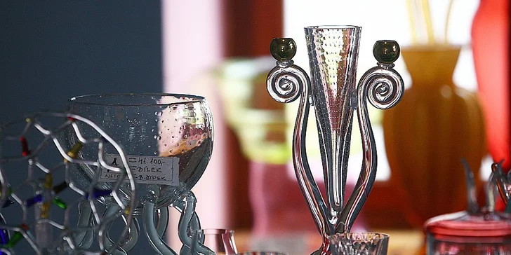 Káva, tiramisu a vstupenka do sklářského muzea, které je propojené s hutí
