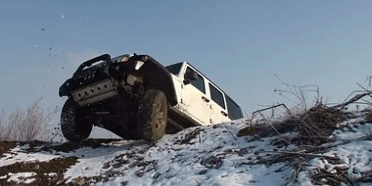 Jen 1350 Kč za volantem brutálního Jeep Wrangler Rubicon - 30 minut
