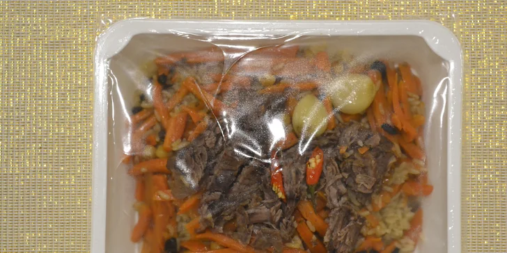 Uzbecký plov a salát s sebou nebo na dovážku pro jednoho i dva